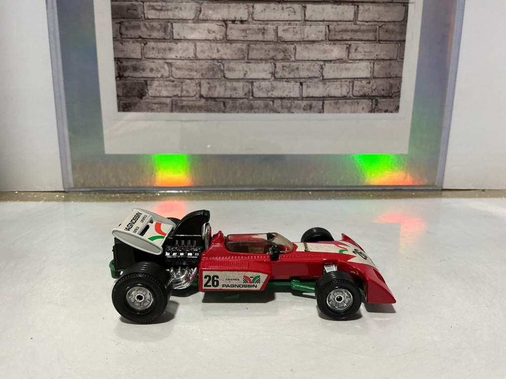 1:43 Corgi Toys Made in Gt. Britain WhizzWheels Surtees TS.9B-F1 #26 image