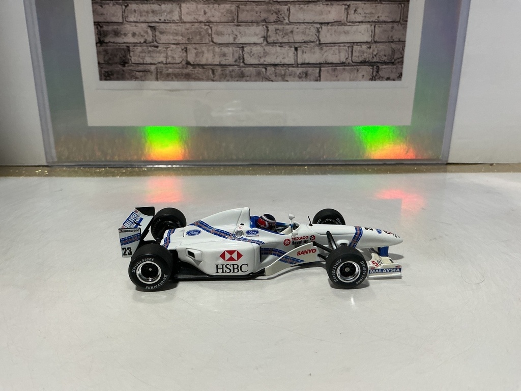 1:43 Minichamps Stewart 1997 Magnussen image