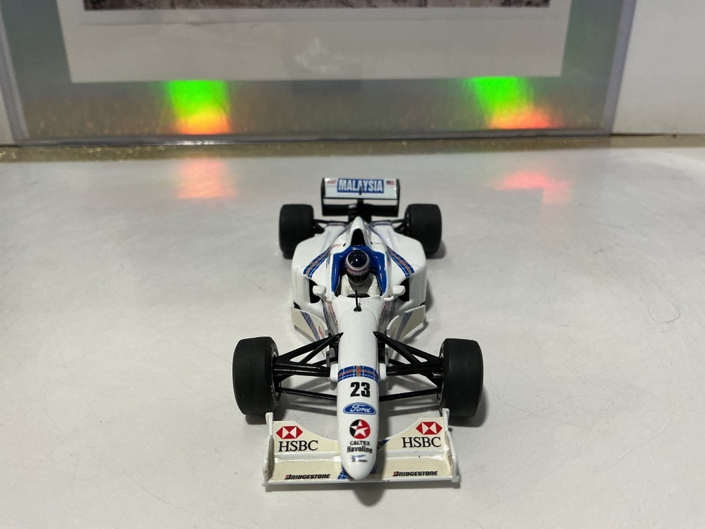 1:43 Minichamps Stewart 1997 Magnussen image