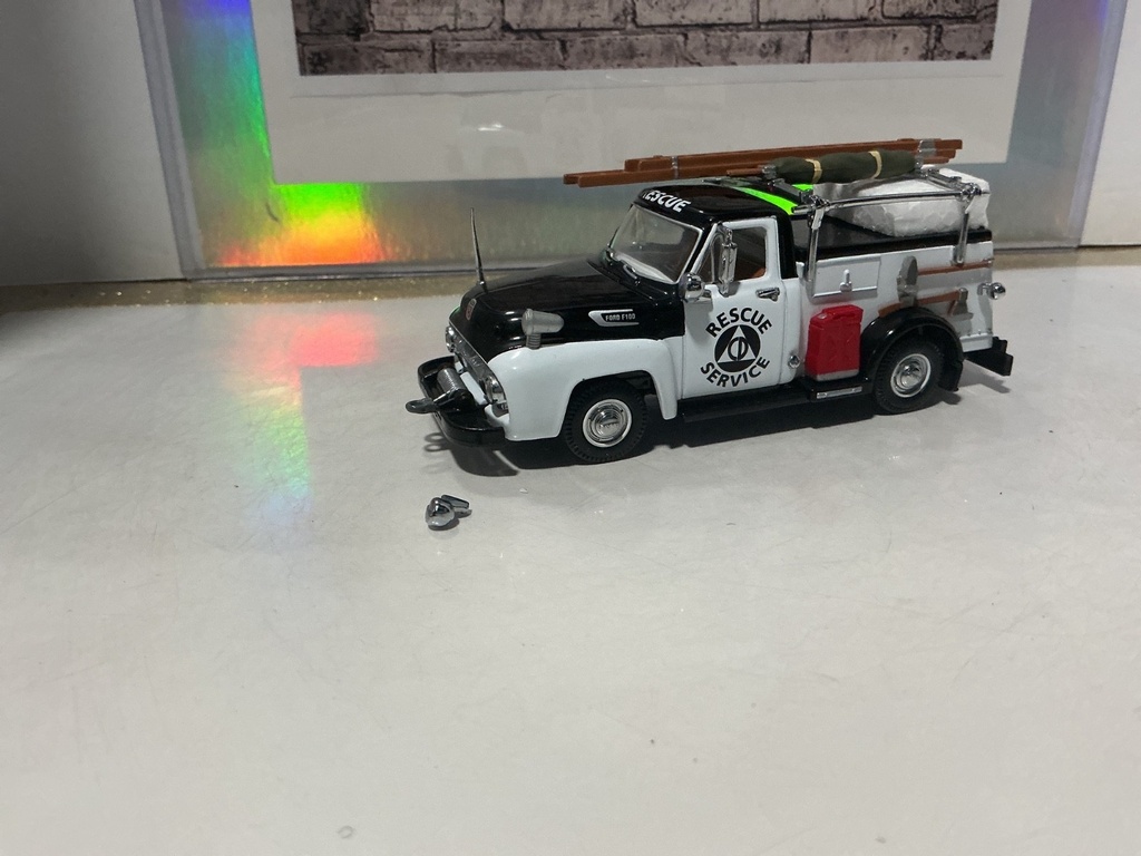1:43 - MATCHBOX - YYM35187 -  1954 FORD CIVIL DEFENSE TRUCK [BROKEN MIRROR] image