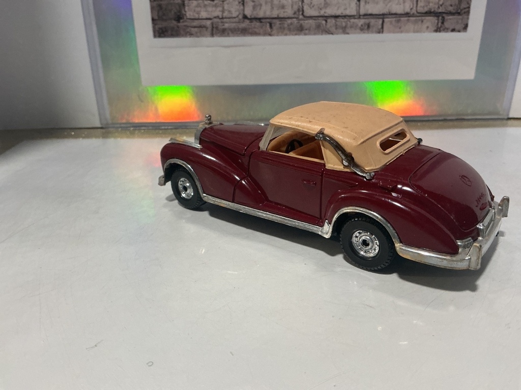 1:43 - CORGI - MERCEDES BENZ 300S image