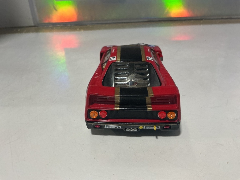 1:43 - FERRARI F40 [UNKNOWN BRAND] [MISSING/BROKEN PIECES] image