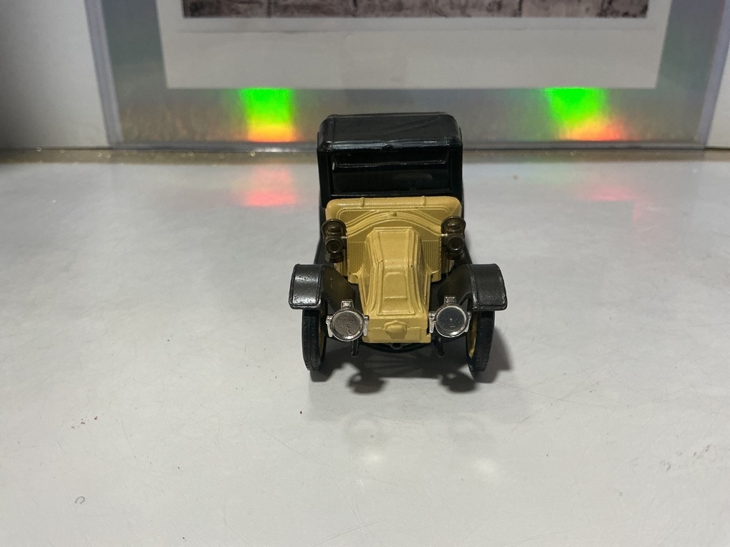 1:43 - CORGI - 1910 RENAULT 12/16 image