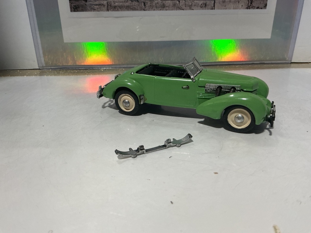1:43 - DUGU - CORD 1937 N [BROKEN FRONT BUMPER] image