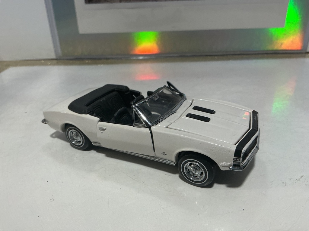 1/43 FRANKLIN MINT - 1967 Chevrolet Camaro SS Convertible (DOORS DON’T SHUT) image