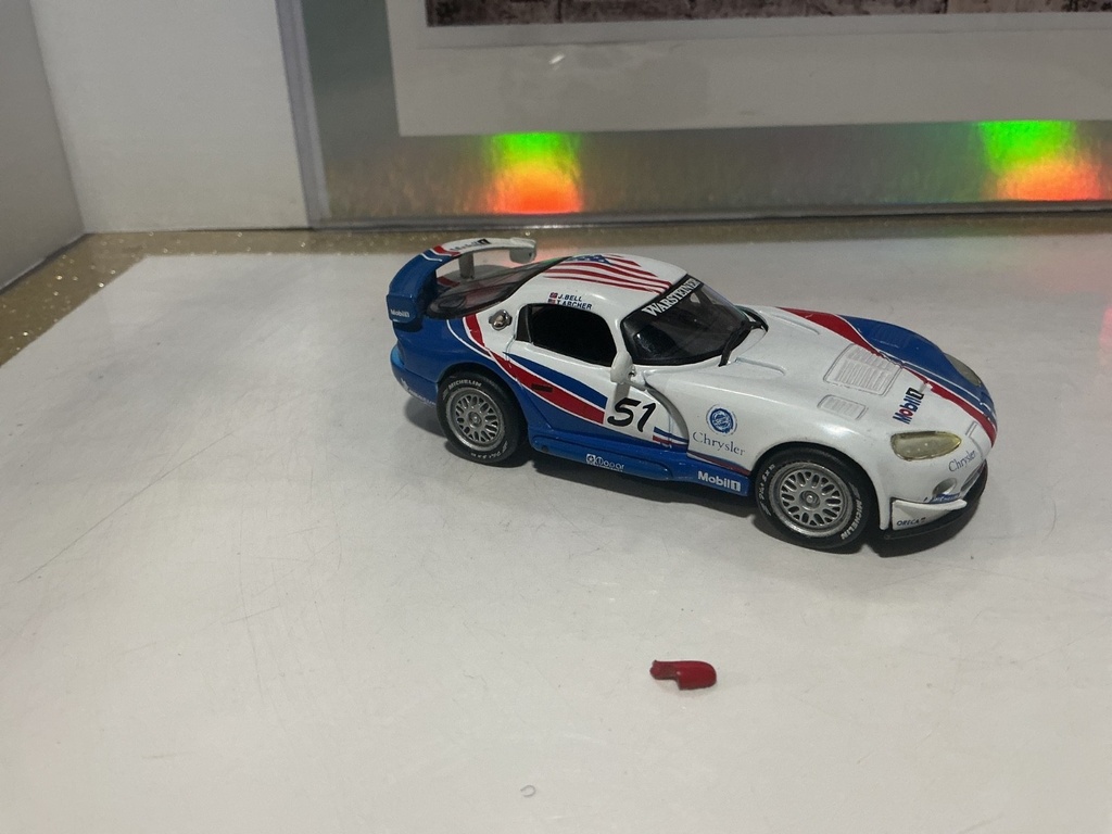 1/43 - UNIVERSAL HOBBIES - DODGE VIPER [BROKEN OFF LEFT MIRROR] image