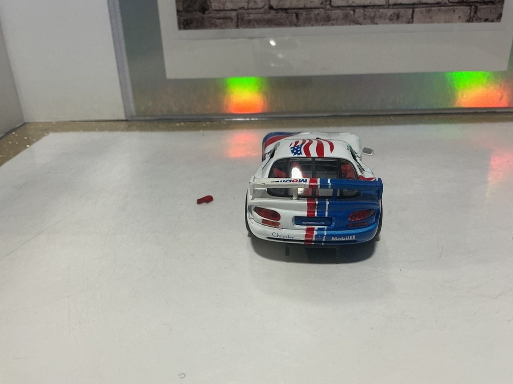 1/43 - UNIVERSAL HOBBIES - DODGE VIPER [BROKEN OFF LEFT MIRROR] image