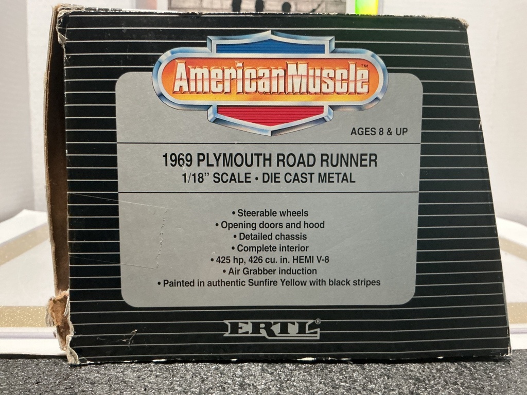 1:18 ERTL 1969 PLYMOUTH ROAD RUNNER YELLOW ON BLACK [BROKEN DOOR HANDLE] image
