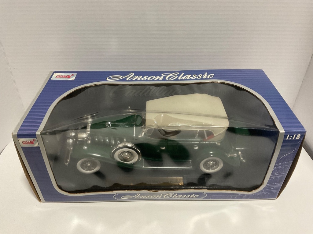 1:18 ANSON CLASSIC 1932 CADILLAC SPORT PHAETON GREEN ON TAN image