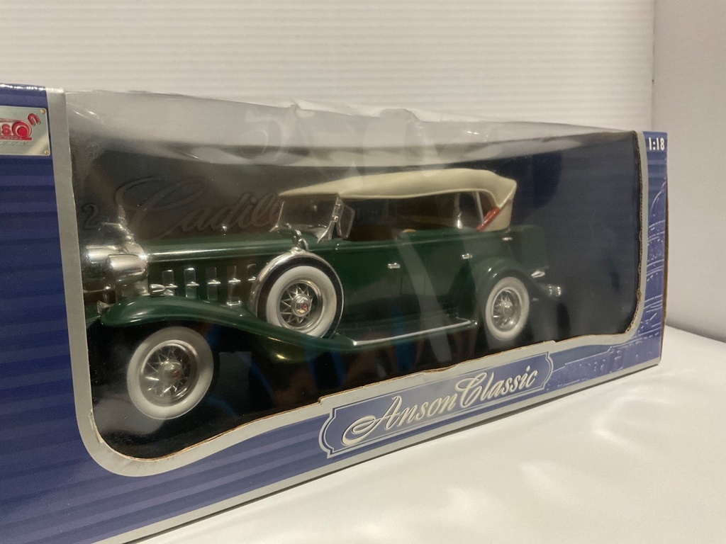 1:18 ANSON CLASSIC 1932 CADILLAC SPORT PHAETON GREEN ON TAN image