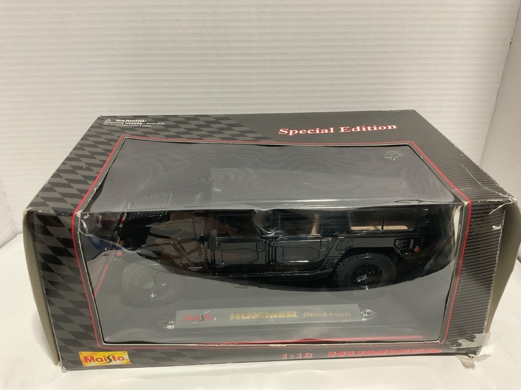 1:18 MAISTO HUMMER STATION WAGON BLACK ON CREAM image