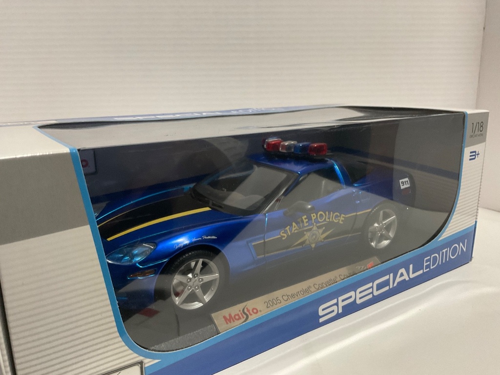 1:18 MAISTO 2005 CHEVROLET CORVETTE COUPE BLUE ON BLACK image