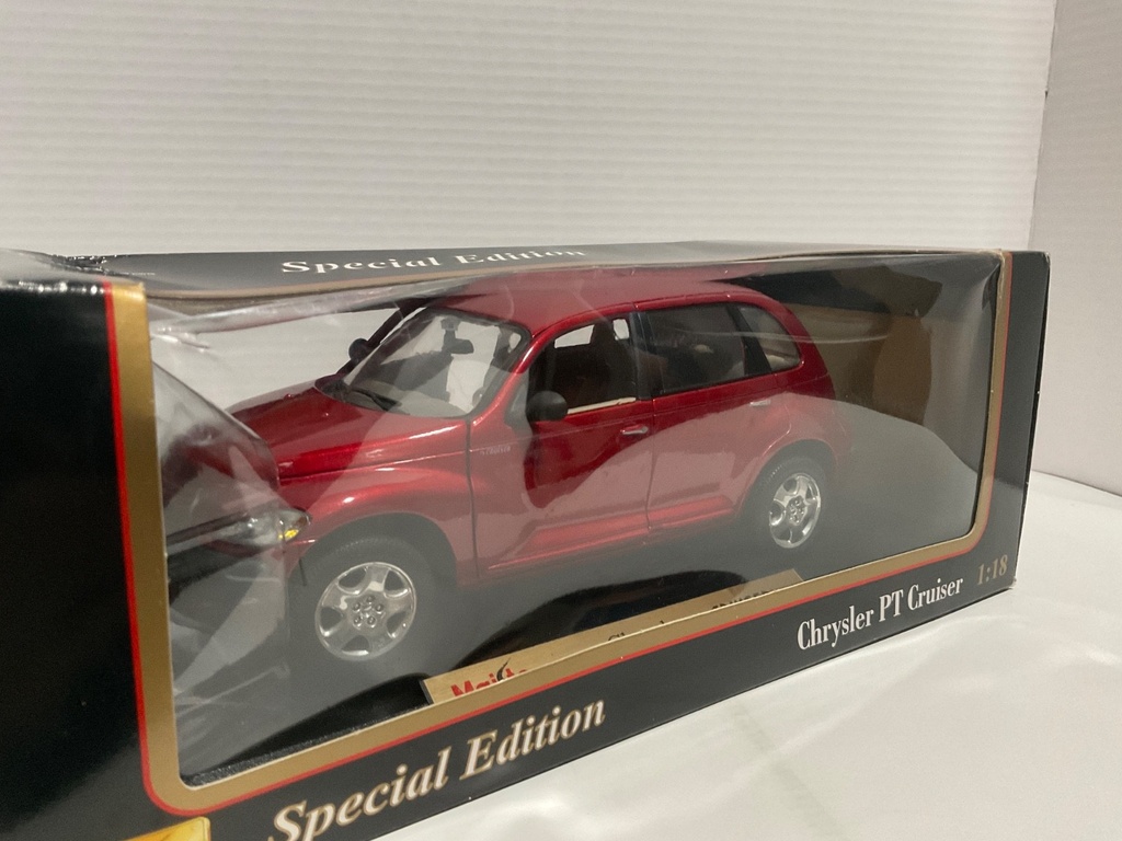 1:18 MAISTO CHRYSLER CRUISER RED ON GREY image