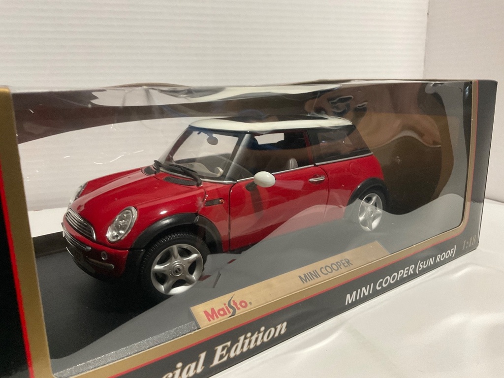 1:18 MAISTO MINI COOPER RED/WHITE ON BLACK image