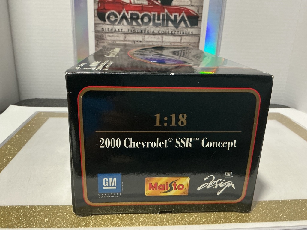 1:18 SPECIAL EDITION 2000 CHEVROLET SSR CONCEPT BLUE ON SILVER image