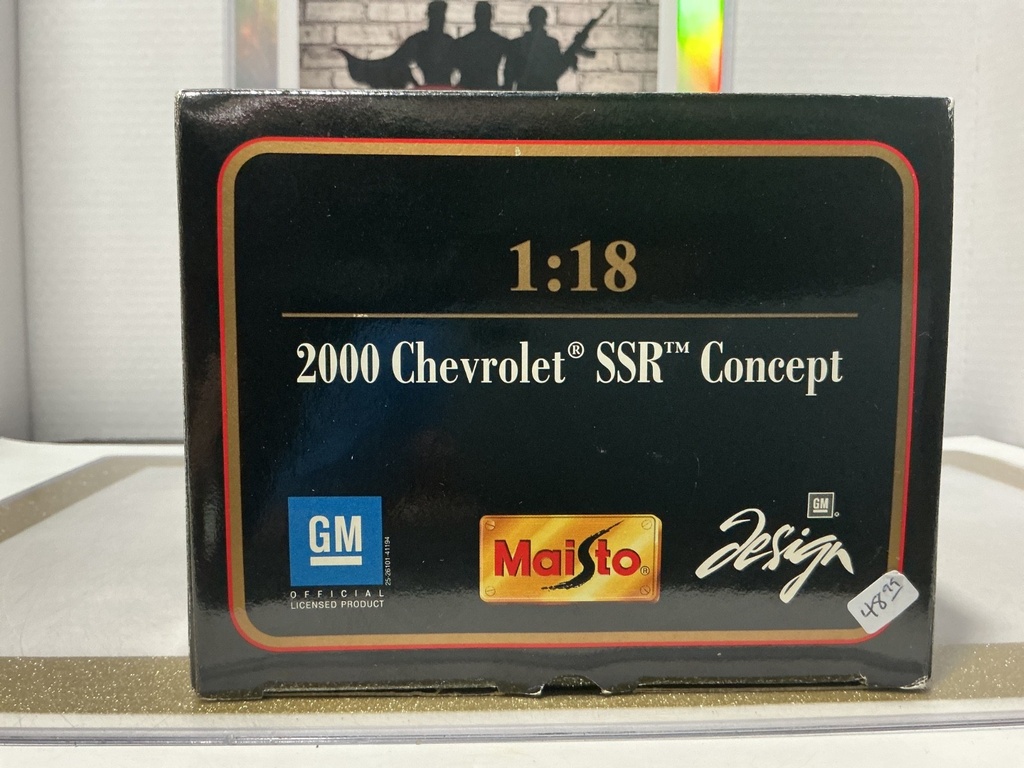 1:18 SPECIAL EDITION 2000 CHEVROLET SSR CONCEPT BLUE ON SILVER image