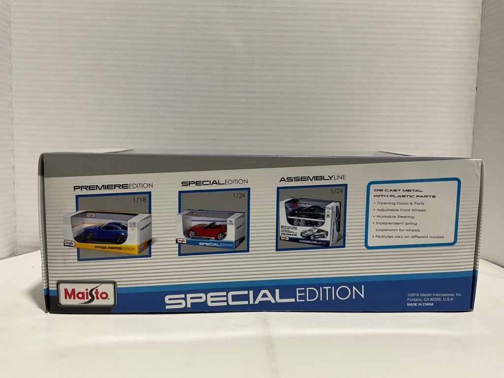 1:18 MAISTO BUGATTI CHIRON RED/BLACK ON BROWN image