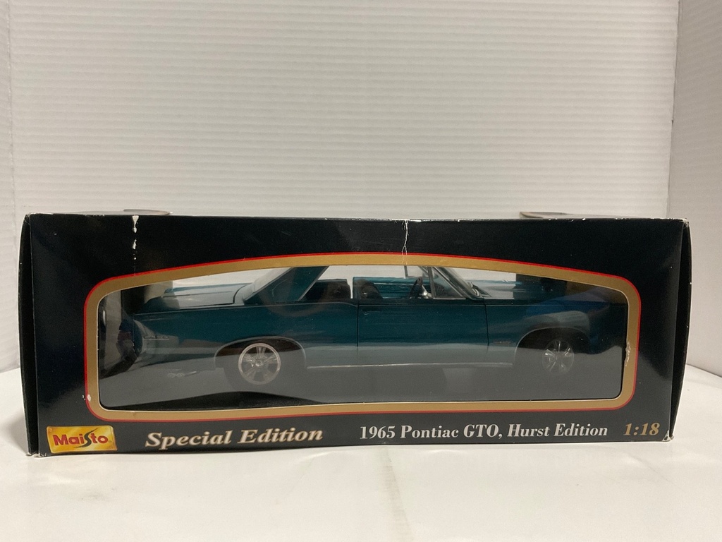 1:18 MAISTO 1965 PONTIAC GTO HURST EDITION BLUE ON BLUE image