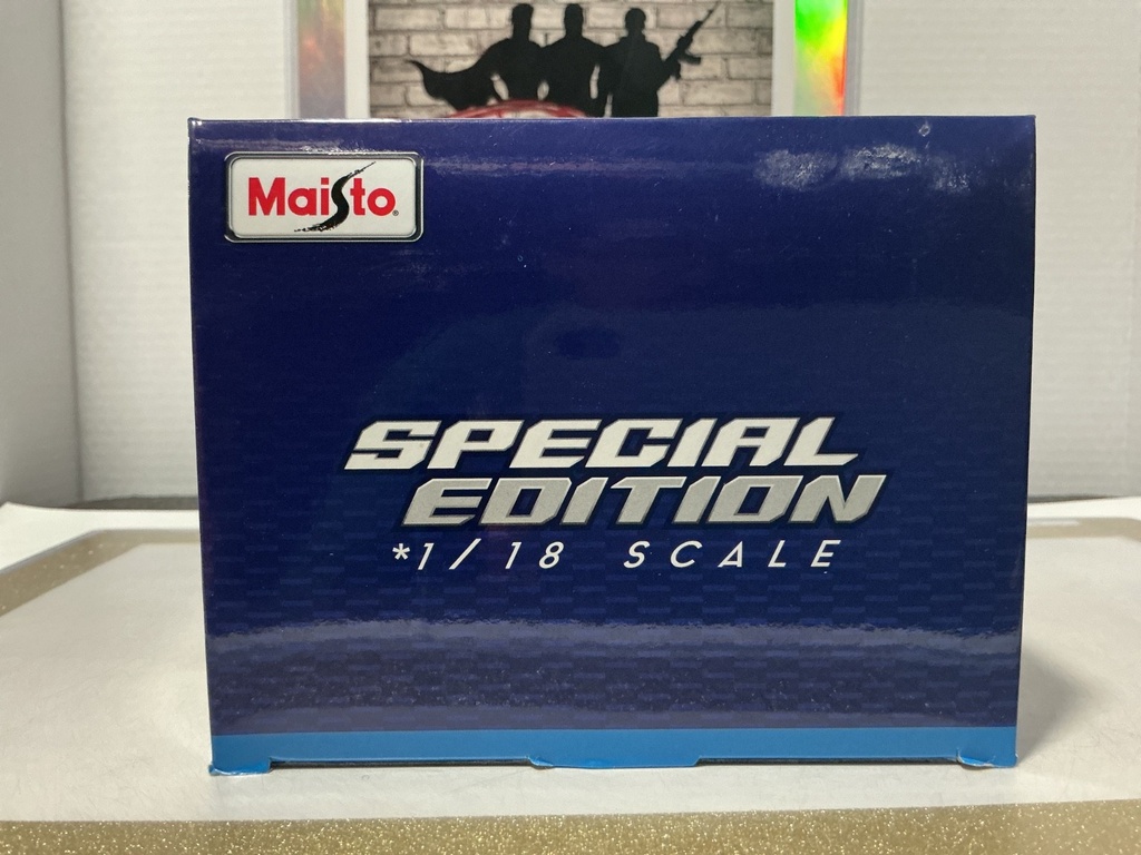 1:18 MAISTO SPECIAL EDITION - BLUE ON BLACK 1969 DODGE CHARGER R/T image