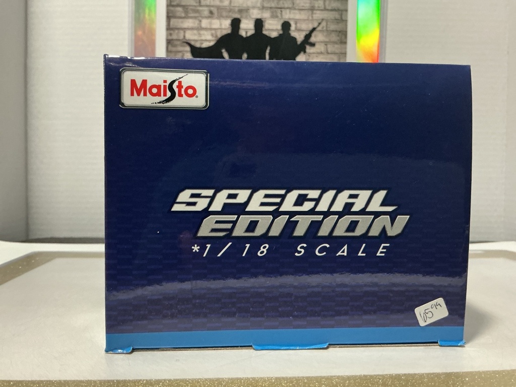 1:18 MAISTO SPECIAL EDITION - BLUE ON BLACK 1969 DODGE CHARGER R/T image