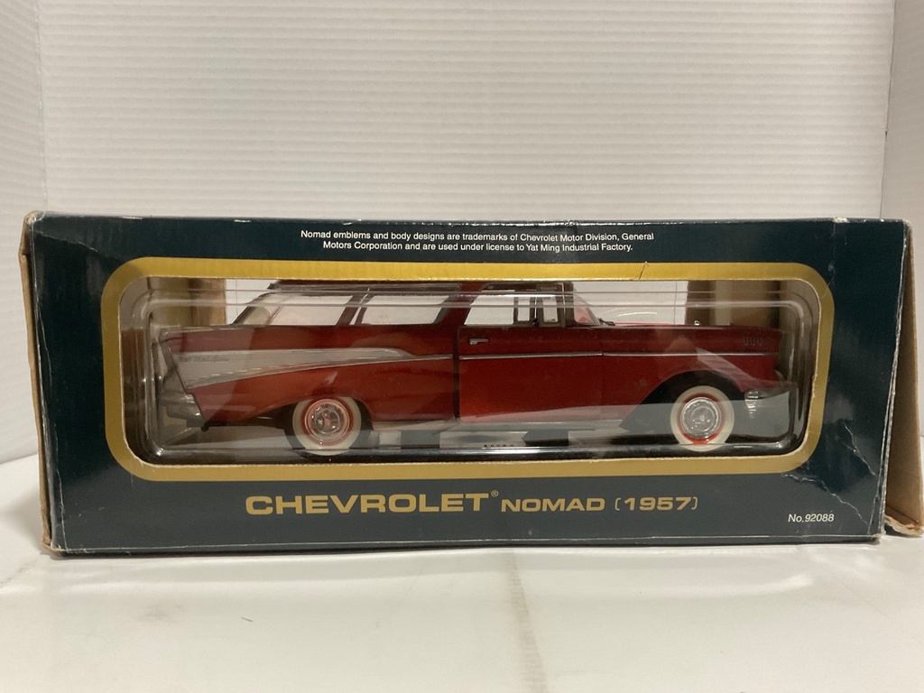 1:18 ROAD TOUGH CHEVROLET NOMAD 1957 RED ON CREAM image