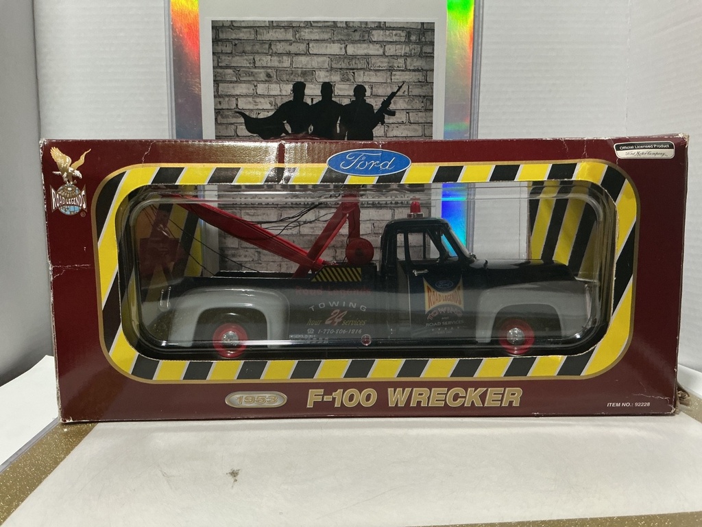 1:18 ROAD LEGENDS FORD F-100 1953 WRECKER TOWING AND ROAD SERVICES image