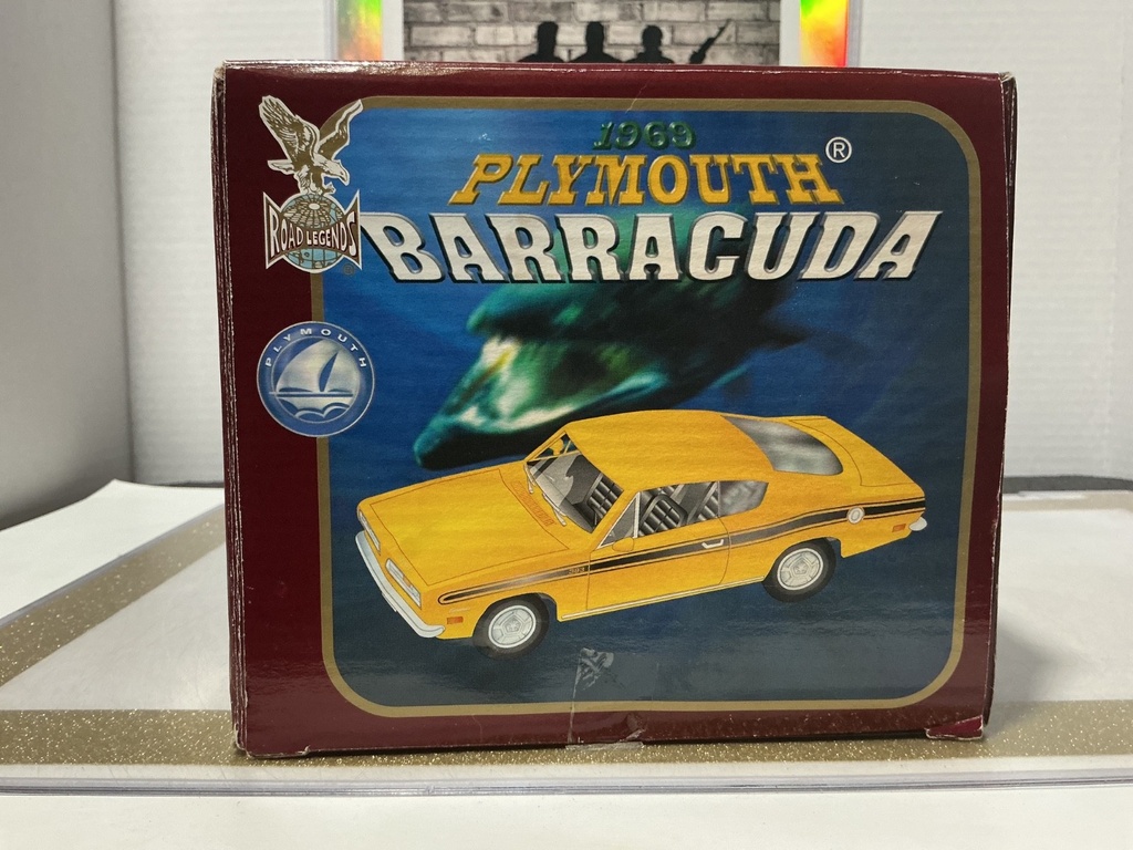 1:18 ROAD LEGENDS PLYMOUTH 1969 BARRACUDA GREEN ON BLACK image