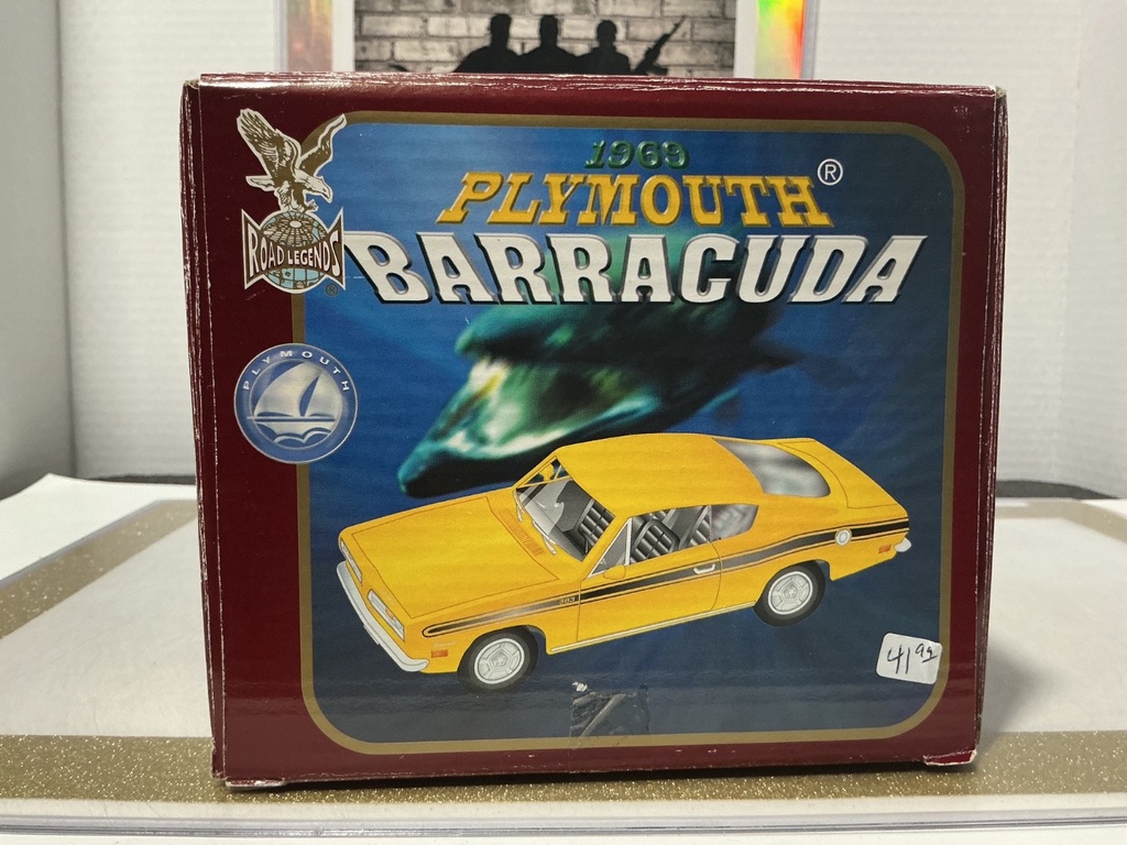 1:18 ROAD LEGENDS PLYMOUTH 1969 BARRACUDA GREEN ON BLACK image