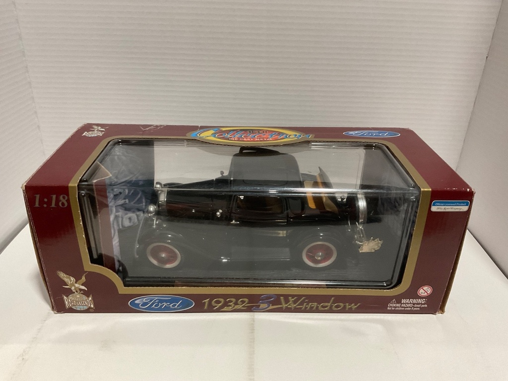 1:18 ROAD LEGENDS FIRD 1932 3 WINDOW BLACK ON CREAM image