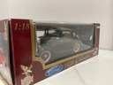 1:18 ROAD LEGENDS FIRD 1932 3 WINDOW BLACK ON CREAM image