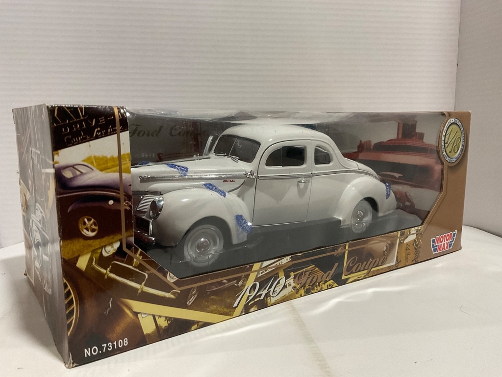 1:18 MOTOR MAX 1940 FORD COUPE WHITE ON CREAM image