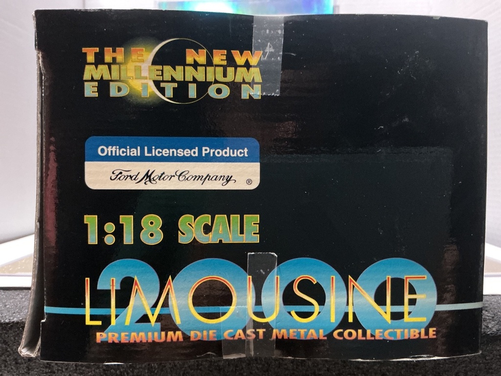 1:18 SUN STAR THE NEW MILLENNIUM EDITION LINCOLN LIMOUSINE 2000 image