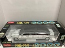 1:18 SUN STAR 2000 LIMOUSINE WHITE/BLACK ON BLACK image