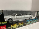 1:18 SUN STAR 2000 LIMOUSINE WHITE/BLACK ON BLACK image
