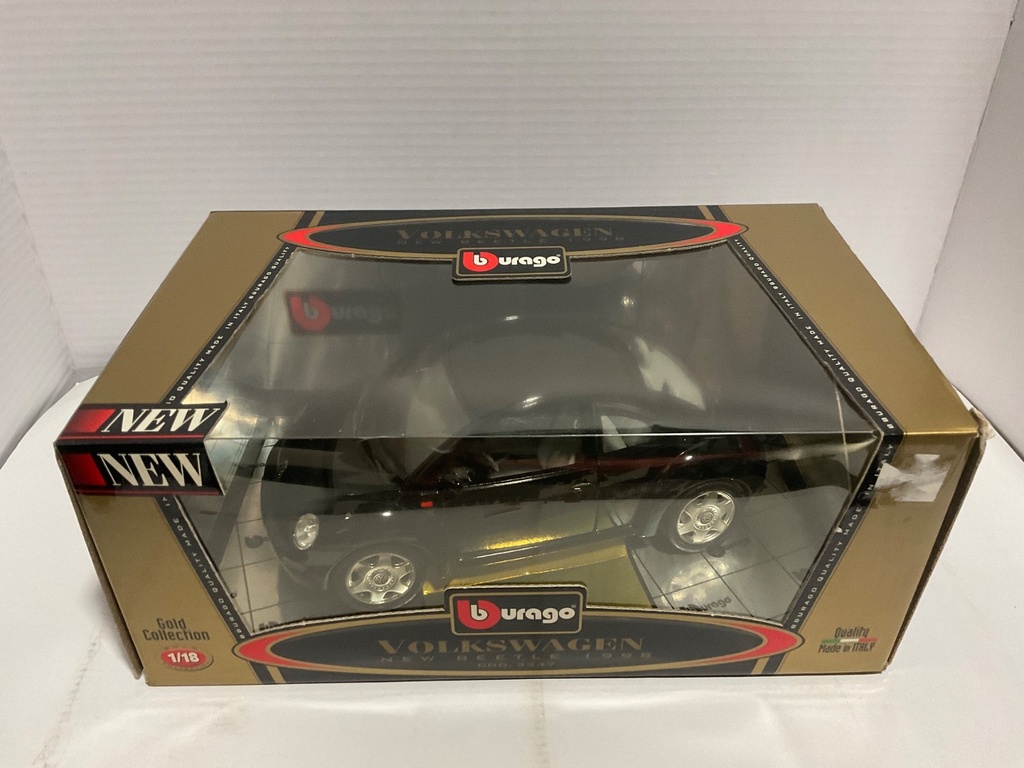 1:18 BURAGO VOLKSWAGEN NEW BEETLE 1998 BLACK ON GREY image