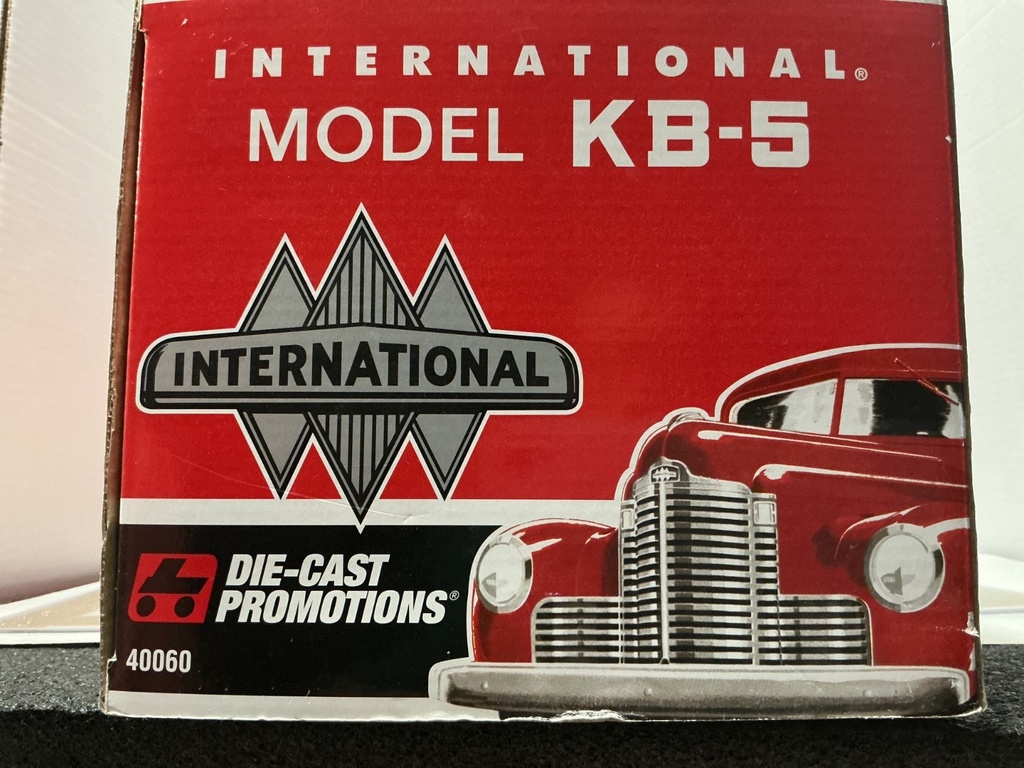 1:18 TOY TRUCKER AND CONTRACTOR INTERNATIONAL MODEL KB 5 image