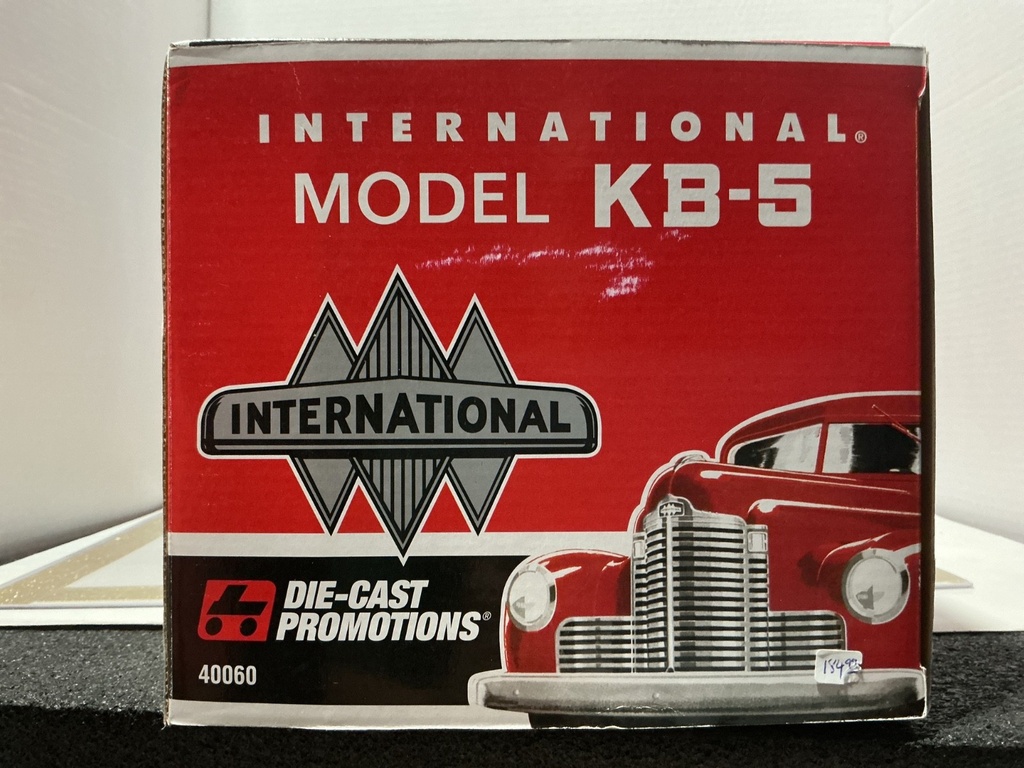 1:18 TOY TRUCKER AND CONTRACTOR INTERNATIONAL MODEL KB 5 image