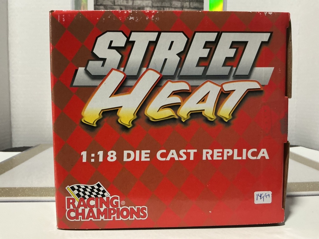 1:18 RACING CHAMPIONS ‘70 CHEVELLE STREET HEAT SERIES image