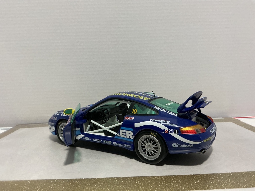 1:18 SUNSTAR PORSCHE 911 GT3 MONROE WALKER #10 image
