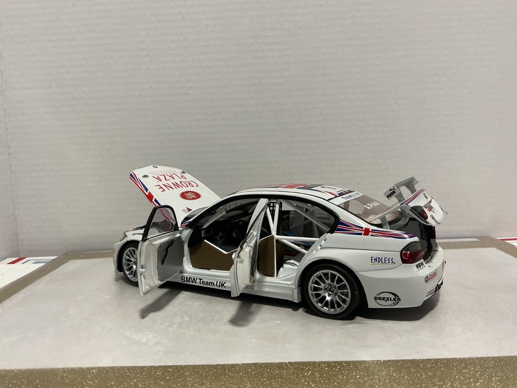 1:18 AUTO ART 2005 BMW 320SI E90 CROWN PLAZA #1 image