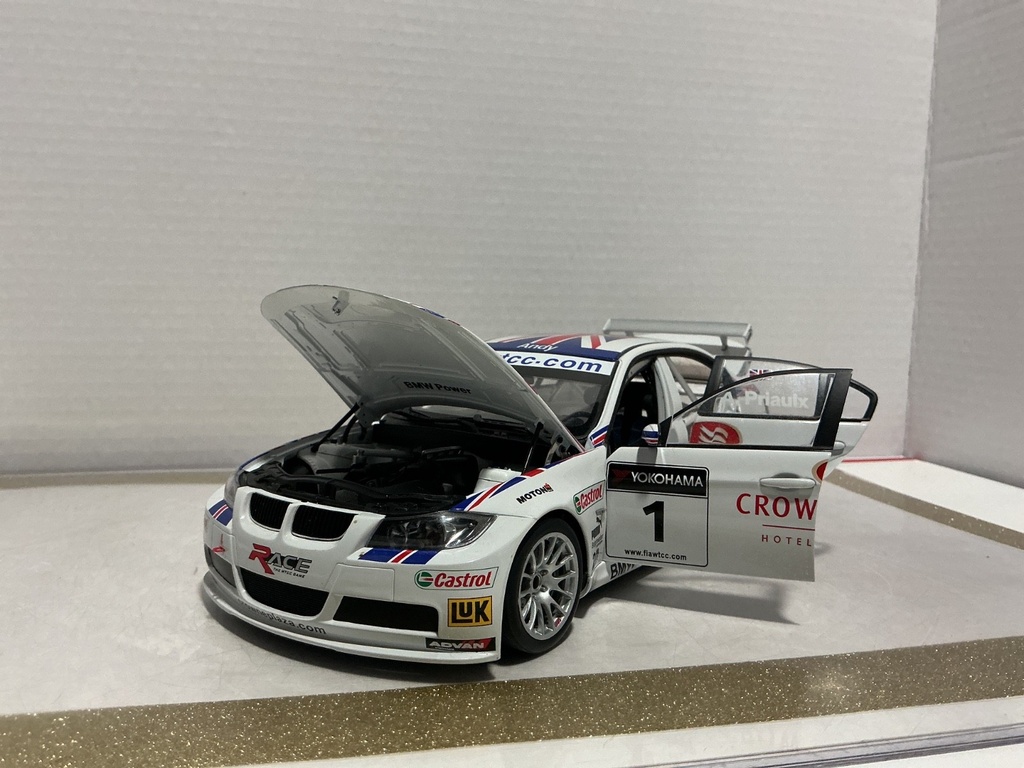 1:18 AUTO ART 2005 BMW 320SI E90 CROWN PLAZA #1 image