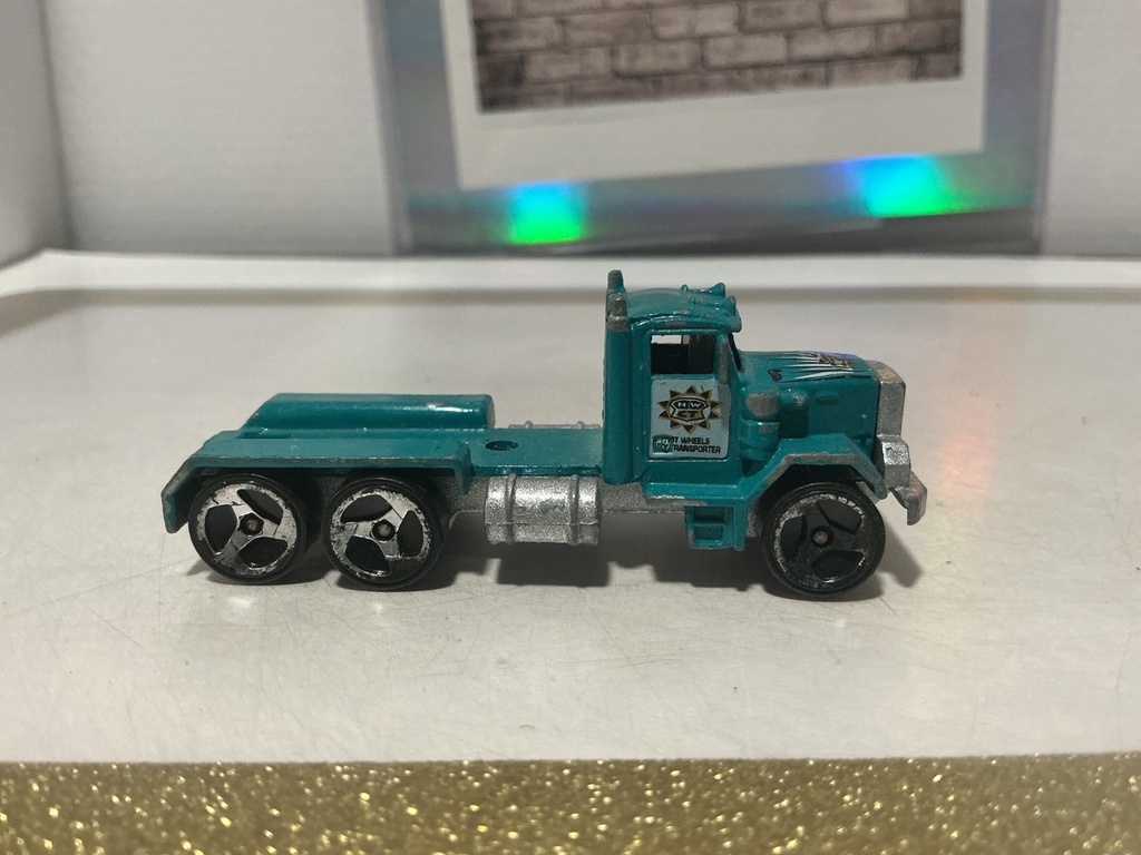 1/64 1979 HOT WHEELS PETERBILT SEMI TRUCK CAB image