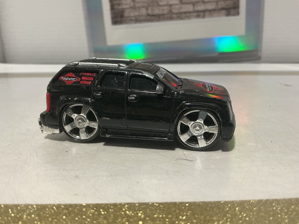 1/64 HOT WHEELS CAR TUNERZ 2002 CADILLAC ESCALADE image