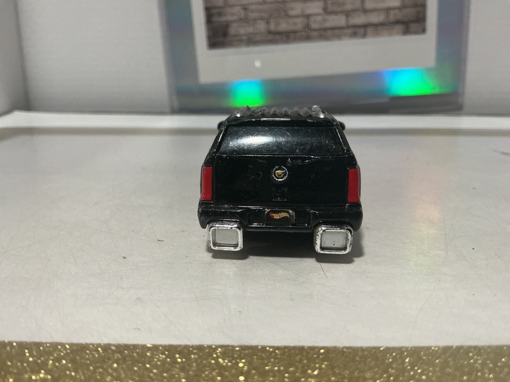 1/64 HOT WHEELS CAR TUNERZ 2002 CADILLAC ESCALADE image