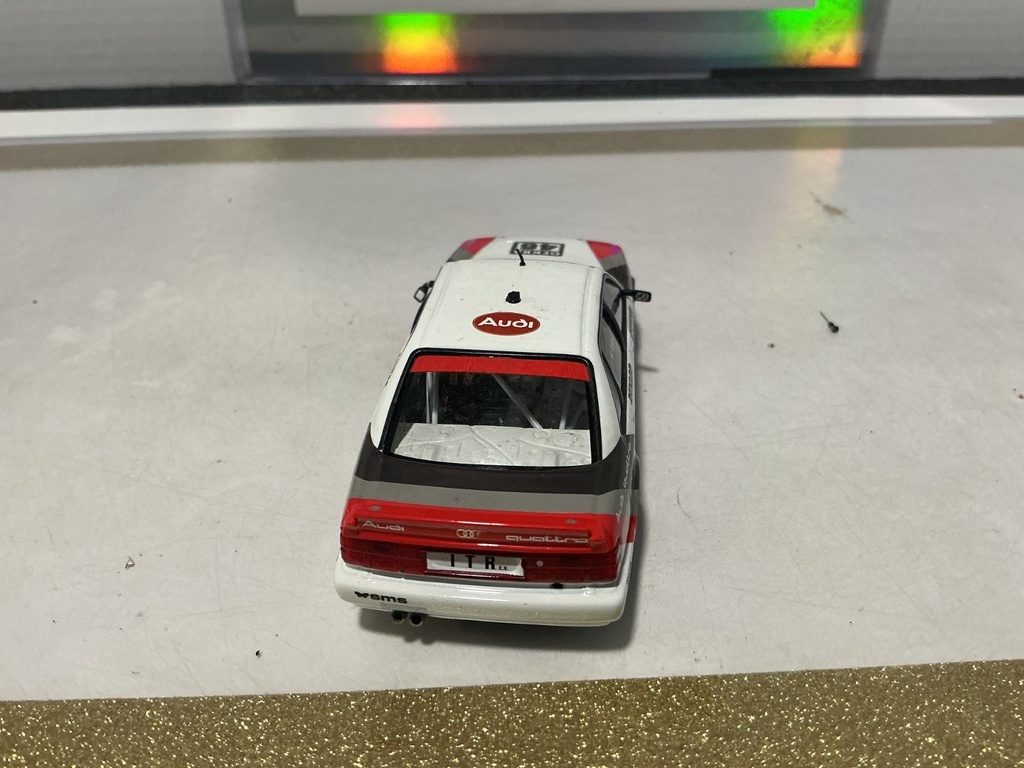 1/43 MINI CHAMPS - AUDI V8 QUATTRO DEKRA 46 [BENT MIRROR/BROKEN ANTENNA] image