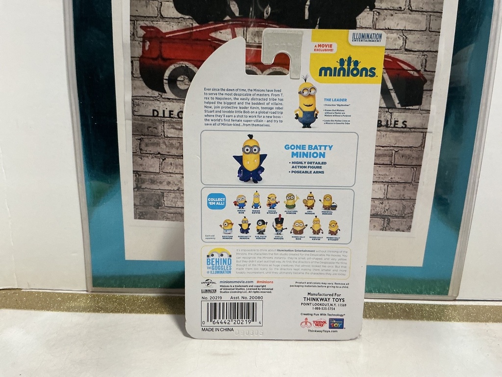MINIONS MOVIE - 4-INCH GONE BATTY MINION  B3 image