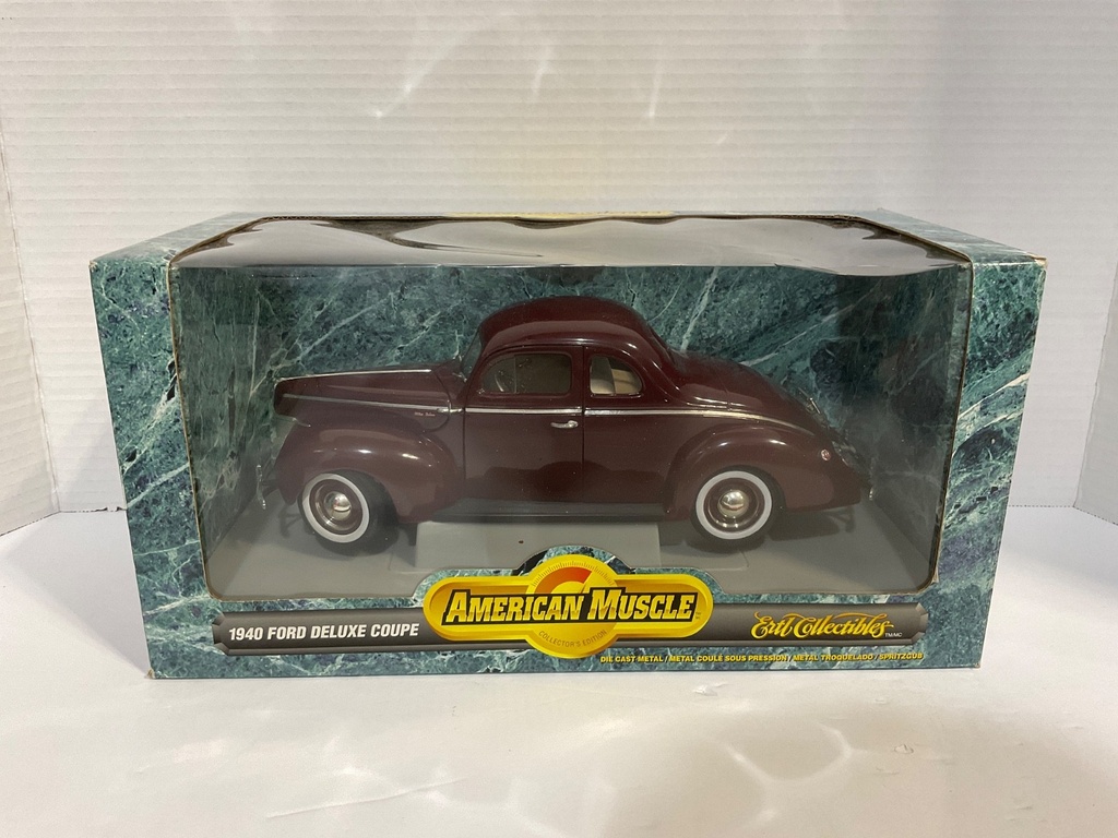 [111866] 1:18 ERTL AMERICAN MUSCLE 1940 FORD DELUXE COUPE BURGUNDY ON CREAM