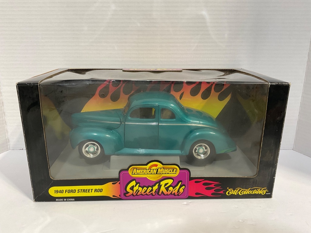 [111868] 1:18 ERTL AMERICAN MUSCLE STREET RODS 1940 FORD STREET ROD TEAL ON GREY