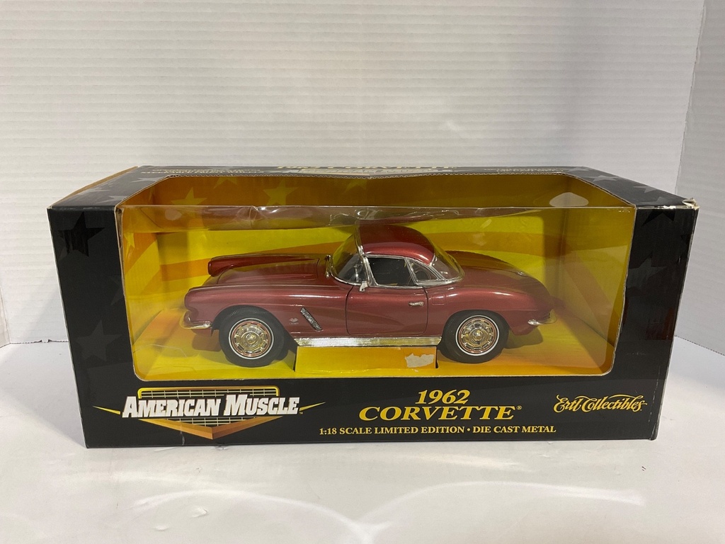 [111878] 1:18 ERTL AMERICAN MUSCLE 1962 CORVETTE BURGUNDY ON BLACK