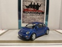 1/18: MAISTO NEW BEETLE BLUE ON BLACK
